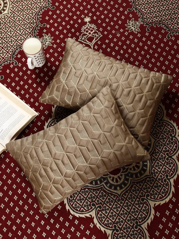 Attractive_Hexa_Design_Rectangular_Velvet_Cushion_Covers,_Pack_of_1_Piece_(12x18_inch.)_Mouse_Color