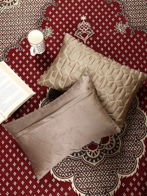 Attractive_Hexa_Design_Rectangular_Velvet_Cushion_Covers,_Pack_of_2_Piece_(12x18_inch.)_Mouse_Color