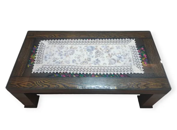 Elegant_Jute_Floral_Printed_Design_With_Lace_Border,_Center/Coffee_Table_Runner_(Size-33"_x_15"_Inches)