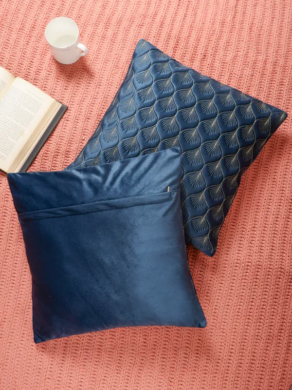 Elegant_Feather_Design_Velvet_Cushion_Covers,_Pack_of_2_Piece_(16x16_inch.)_Blue_Color
