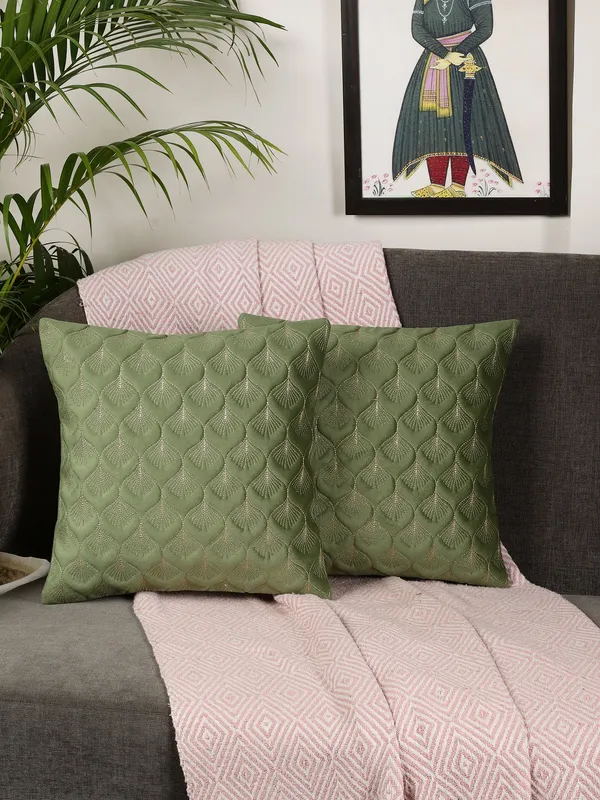 Elegant_Feather_Design_Velvet_Cushion_Covers,_Pack_of_2_Piece_(16x16_inch.)_Green_Color
