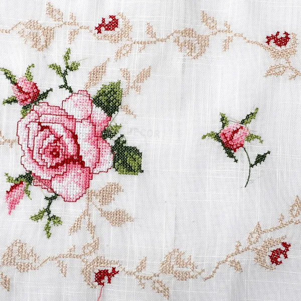 Tanlooms_Cross_Weave_Rose_Ferns_Dining_table_runner._(15x70)_inches
