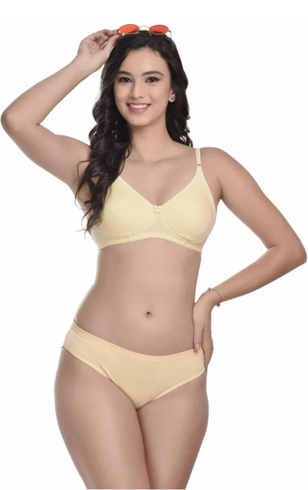 https://d1311wbk6unapo.cloudfront.net/NushopCatalogue/tr:f-webp,w-600,fo-auto/664713d4fb4676be02fa70c9/cat_img/Women_Cream_Lingerie_Set_9HVUEB2TTF_2024-08-31_1.jpeg__Peach & Cherie