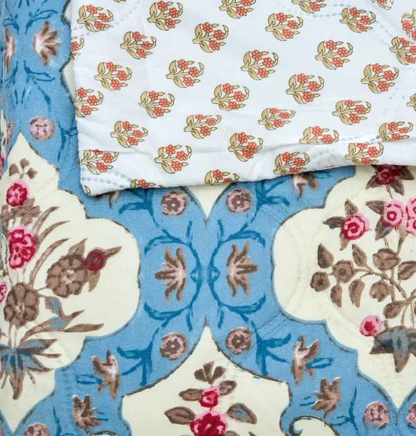 Blue_White_Super_Soft_Cotton_Ultra_Sonic_Reversible_Quilted_Double_Comforter