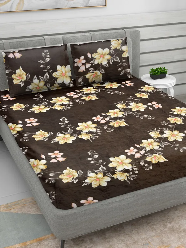 Floral_Brown__Soft,_Warm_&_Comfortable_Woolen_Bedsheet_For_Double_Bed_With_2_Pillow_Cover