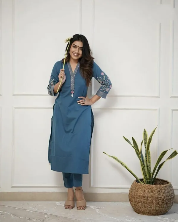 Blue_Trendy_Embroidered_Rayon_Kurta_Set_For_Women