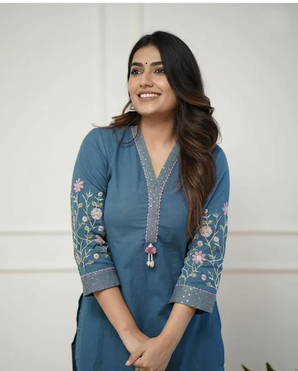 Blue_Trendy_Embroidered_Rayon_Kurta_Set_For_Women