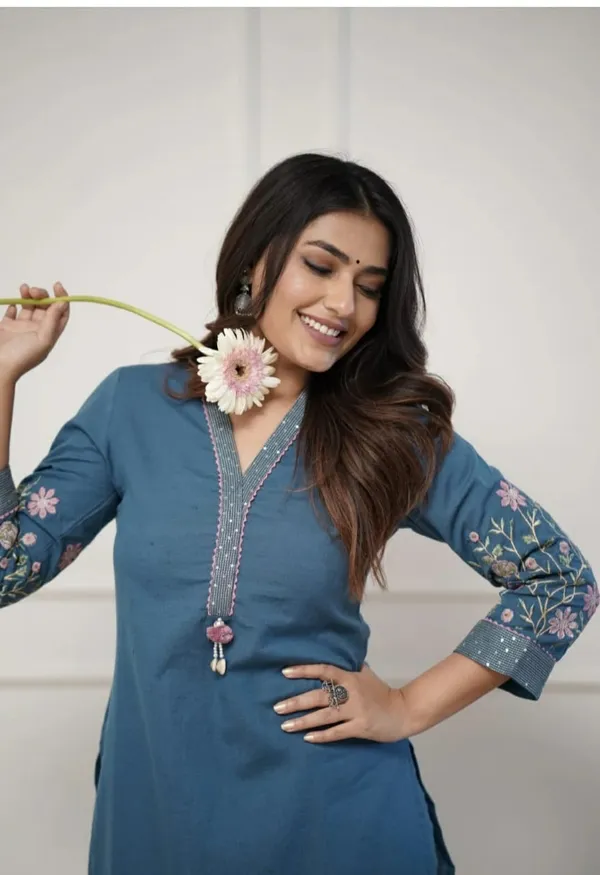 Blue_Trendy_Embroidered_Rayon_Kurta_Set_For_Women