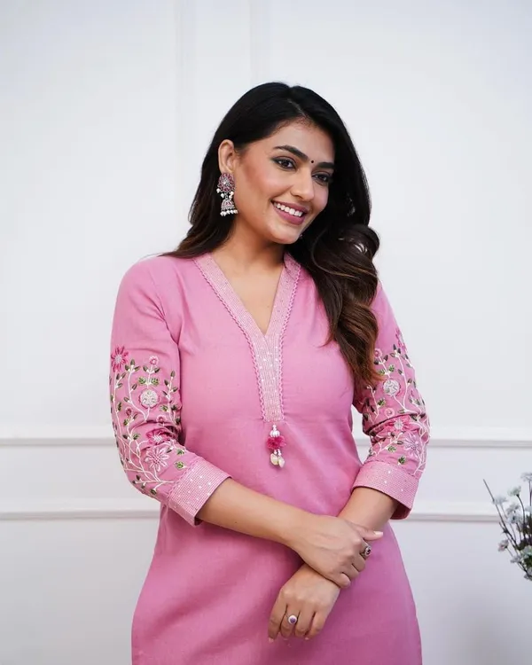 Pink_Trendy_Design_Rayon_Kurta_Set_For_Women