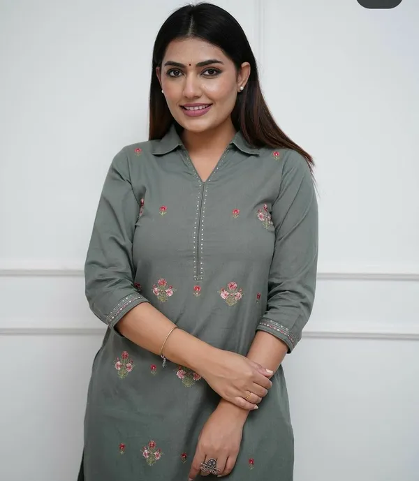 Green_Rayon_Embroidered__Kurta_Set_For_Women