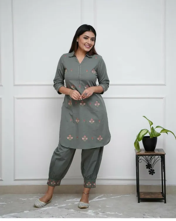 Green_Rayon_Embroidered__Kurta_Set_For_Women