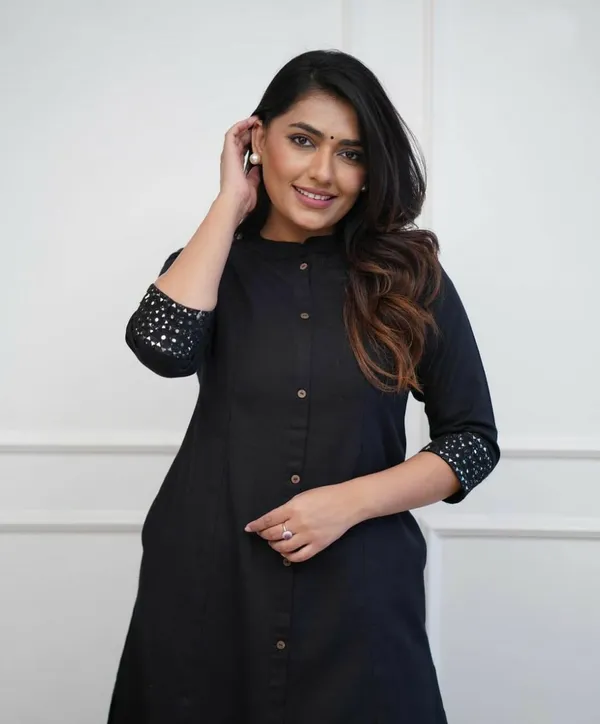 Black_Trendy_Embroidery_Rayon_Kurta_Set_For_Women