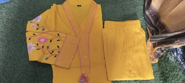 Yellow_Trendy_Embroidered_Rayon_Kurta_Set_For_Women