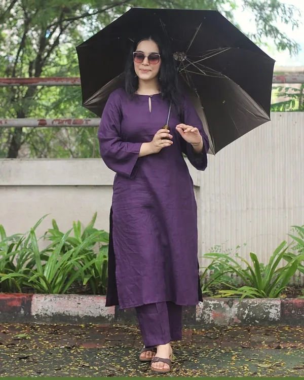 https://d1311wbk6unapo.cloudfront.net/NushopCatalogue/tr:f-webp,w-600,fo-auto/664ef9514da6141bca74e6b5/cat_img/South_cotton_Kurti_with_pant_JTYNTM8W9B_2024-08-22_1.jpeg__Lavish Fab