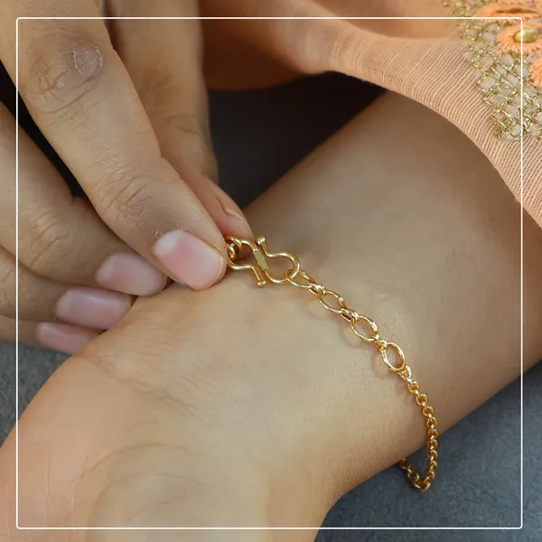 Tara_Bracelet_Minimal_Star_Design_Stone_Bracelet_for_Everyday_Wear_Pinak_Jewel