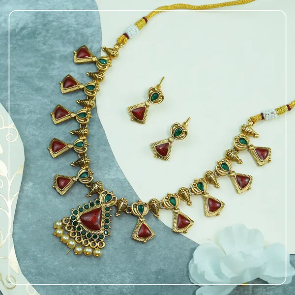 Lightweight_Palakka_Temple_Jewelry_with_Earrings