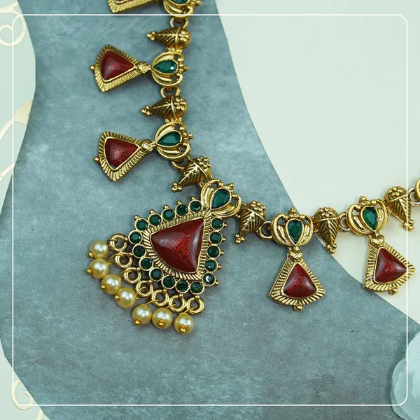 Lightweight_Palakka_Temple_Jewelry_with_Earrings