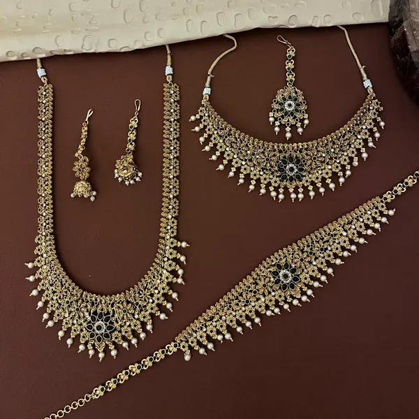 Green_Alloy_Premium_Earring_&_Necklace_Combo_Set_|_South_Indian_Jewellery
