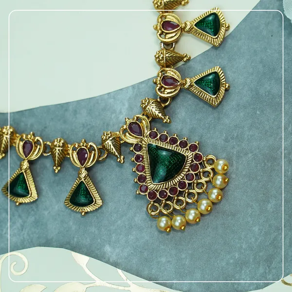 Lightweight_Palakka_Temple_Jewelry_with_Earrings