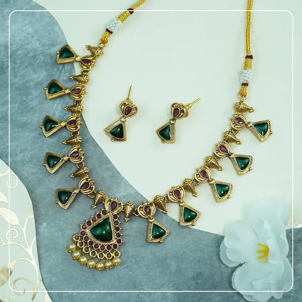 Lightweight_Palakka_Temple_Jewelry_with_Earrings