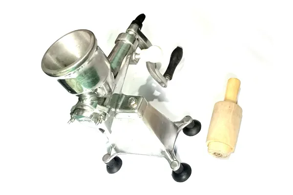 Aluminium_Silver_Body_Manual_Fruit_Juicer_Machine._(Color_-_Silver)