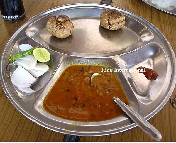Prime_Baker_and_Moulders_Stainless_Steel_Bhojan_Thali_Round,_Compartment_4_Divided_Dinner_Plate_(Set_of_2)