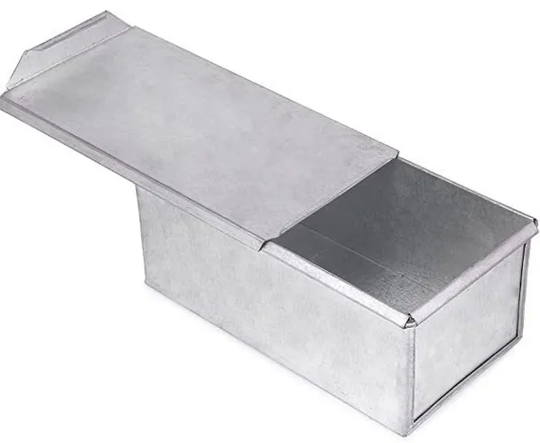 Prime_Bakers_and_Moulders_Rectangular_Bread_Box_with_Cover