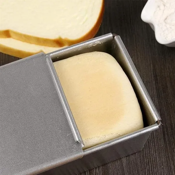 Prime_Bakers_and_Moulders_Rectangular_Bread_Box_with_Cover