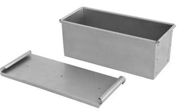 Prime_Bakers_and_Moulders_Rectangular_Bread_Box_with_Cover