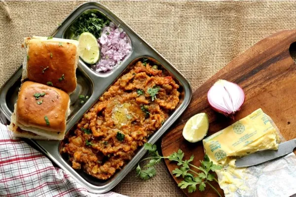 Prime_Bakers_and_Moulders_Stainless_Steel_Vegetable_Masher,_Wooden_Handle,_Heavy_Duty_Kitchen_Tool_for_Potato,_Pav_Bhaji