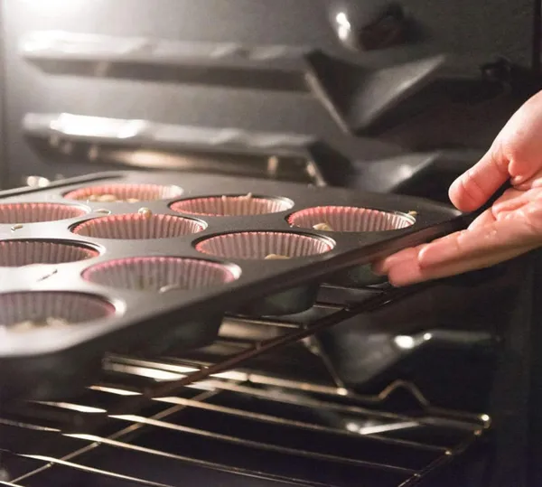 Carbon_Steel_Cup_Cake_Tray_for_12_Muffins_Bakeware_Tray_12_Cavity_(non-stick_baking_tray)