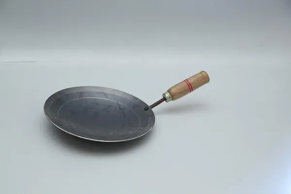 _Iron_Tawa,_Original_Handmade_Loha_Iron_Lokhand_Roti/Chapati_Tawa_with_Wooden_Handle