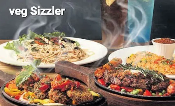 Elegant_Cast_Iron_Sizzler_Trays_with_Wooden_Base_–_7x15”_Oval_Trays_for_Serving_Hot_Desserts_(Pack_of_2)