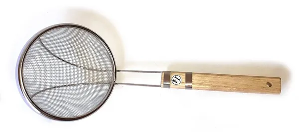 Stainless_Steel_Strainer_Mesh_Skimmer_Basket_with_Wooden_Handle