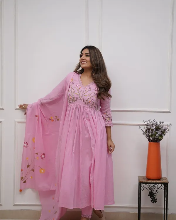 Pink_Cotton_Embroidery_Sequin_Work_Kurta_Set_For_Women