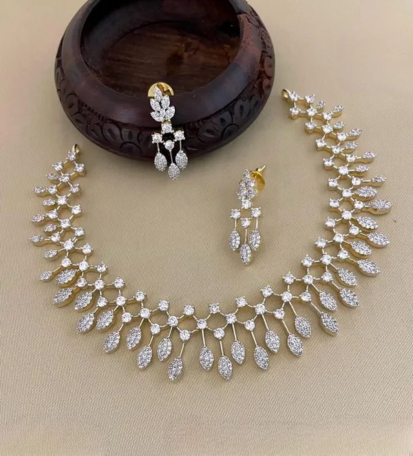 Sparkling_AD_Hanging_Leaf_Style_Choker_NecklaceSet_For_Women