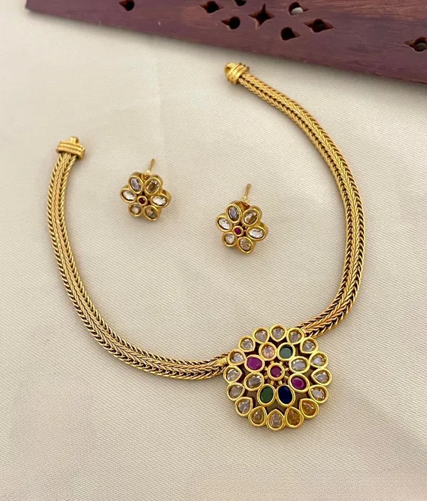 Sizzling_Multistone_Floral_Pendant_Style_Choker_Necklace_Set_For_Women