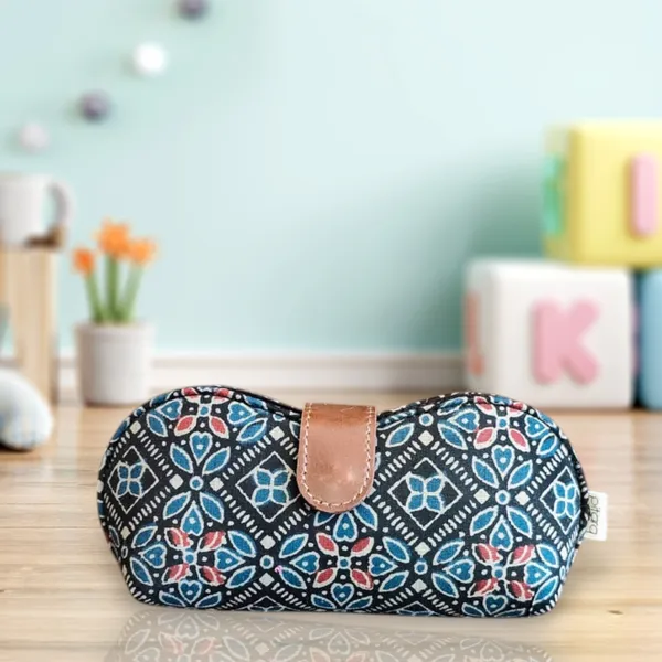 Black_Ajrak_Handcrafted_Cotton_Printed_Sunglass_Cover