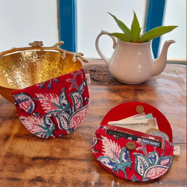 Red_Floral_Handcrafted_Cotton_Printed_Flap_Card_Holder