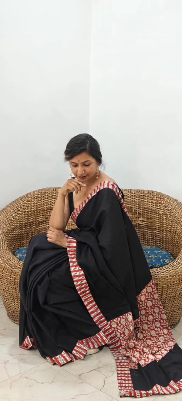 Crimson_Nights_Mulmul_Saree_With_Unstitched_Blouse_Piece