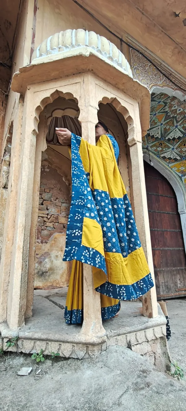 Sunny_Waves_Mulmul_Saree_With_Unstitcheded_Blouse_Piece
