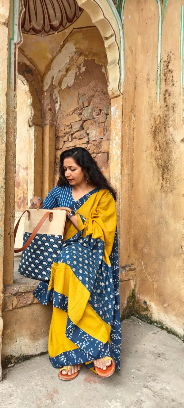 Sunny_Waves_Mulmul_Saree_With_Unstitcheded_Blouse_Piece