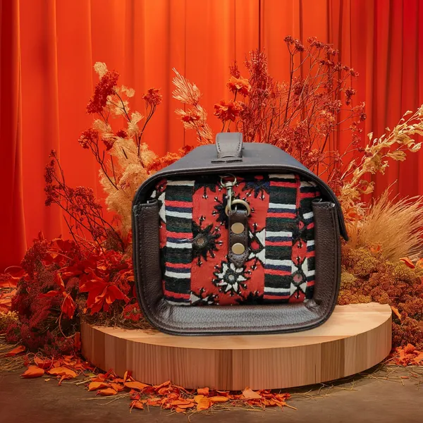 Coffee_Box_Sling_Bag