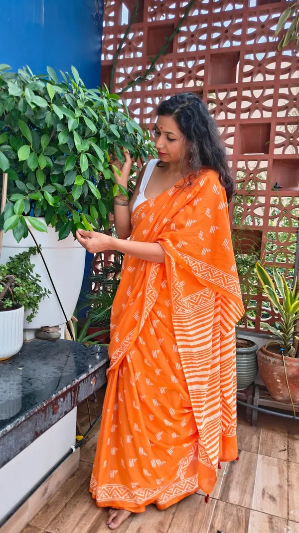 Tangerine_Tango_Mulmul_Saree_With_Unstitched_Blouse_Piece