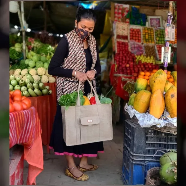 Handcrafted_Laminated_Jute_Travelling_/_Grocery_Bag