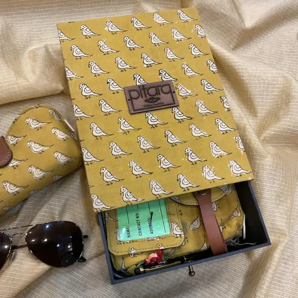 Yellow_Handcrafted_Bird_Gift_Set_Box