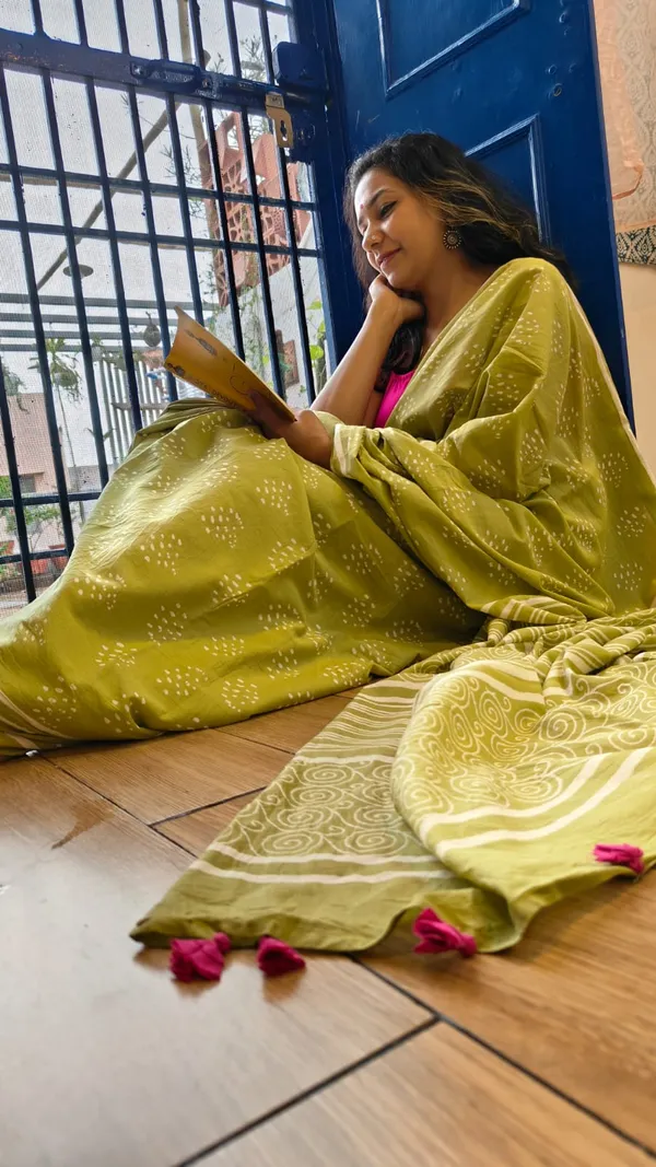 Verdant_Bloom_Mulmul_Saree_With_Unstitched_Blouse_Piece