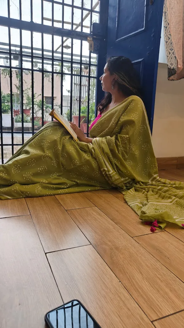 Verdant_Bloom_Mulmul_Saree_With_Unstitched_Blouse_Piece