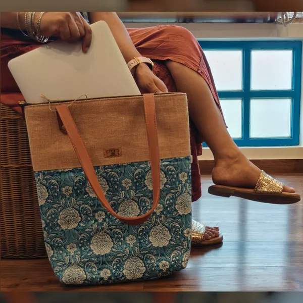 Light_Blue_Handcrafted_Jute_Tote_Bag_With_Leather_Handle