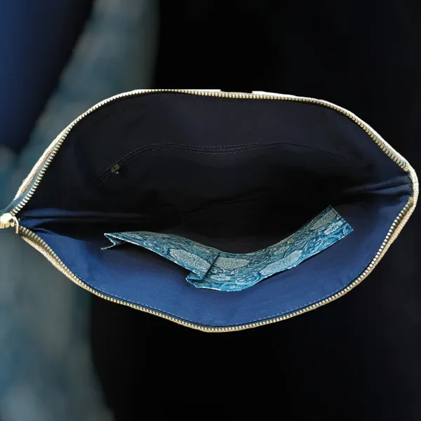 Light_Blue_Handcrafted_Jute_Tote_Bag_With_Leather_Handle